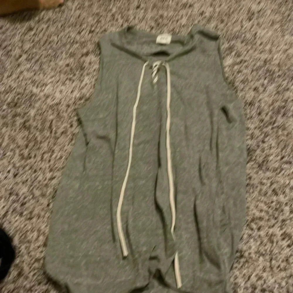 Sleeveless shirt size large